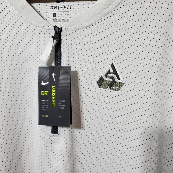 Nike Giannis Short Sleeve 1/4 Zip Shirt - Picture 4 of 9